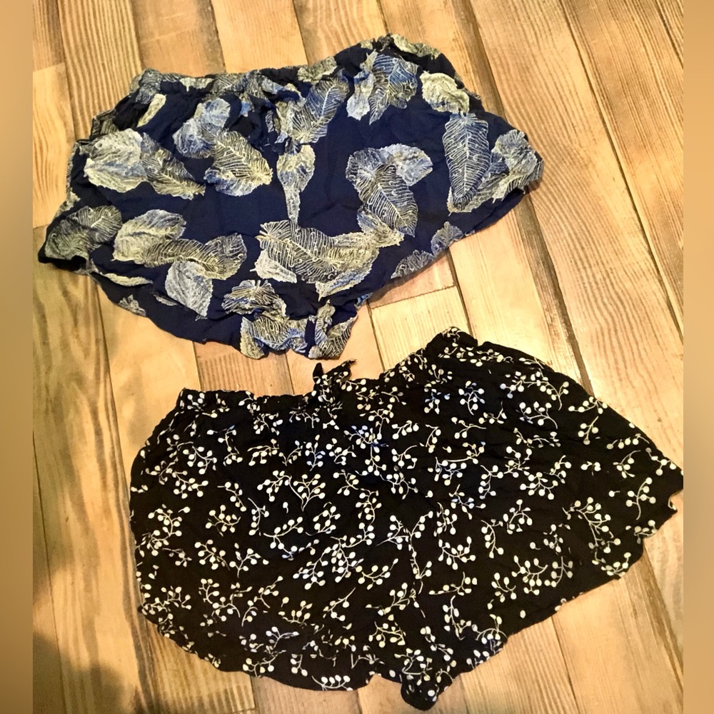 Soft and Cozy!! Hand made elastic waist
Rayon silky sleep shorts with pockets